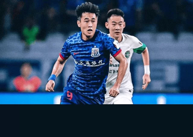 疯狂！曝申花夺冠功勋或投奔死敌海港，搭档茹萨组“超级双腰”！_阿马杜_中场_赛季